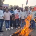 रांची में एसआईआर (SIR) के खिलाफ विपक्ष और आदिवासी संगठनों का प्रदर्शन, अल्बर्ट एक्का चौक पर फूंका पुतला