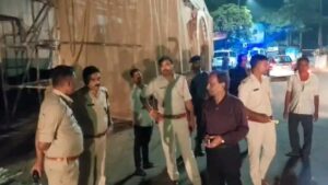 झरिया में दुर्गा पूजा को लेकर पुलिस अलर्ट, एसडीपीओ ने पंडालों का किया निरीक्षण; ट्रैफिक व्यवस्था पर विशेष जोर