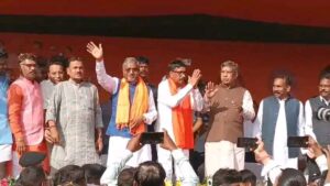 सरायकेला: हरे लाल महतो भाजपा में हुए शामिल, अतिथियों ने माला पहनाकर किया स्वागत