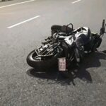 धनबाद: बरवाअड्डा में कार-बाइक की जोरदार टक्कर, महिला की मौत; बाइक चालक गंभीर
