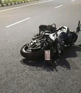 धनबाद: बरवाअड्डा में कार-बाइक की जोरदार टक्कर, महिला की मौत; बाइक चालक गंभीर