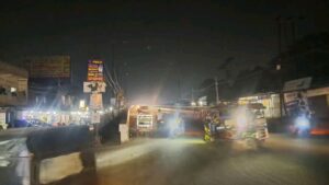 धनबाद: वासेपुर रेलवे ओवरब्रिज पर 4 महीने से बंद स्ट्रीट लाइट, अंधेरे में आवाजाही करने को मजबूर लोग
