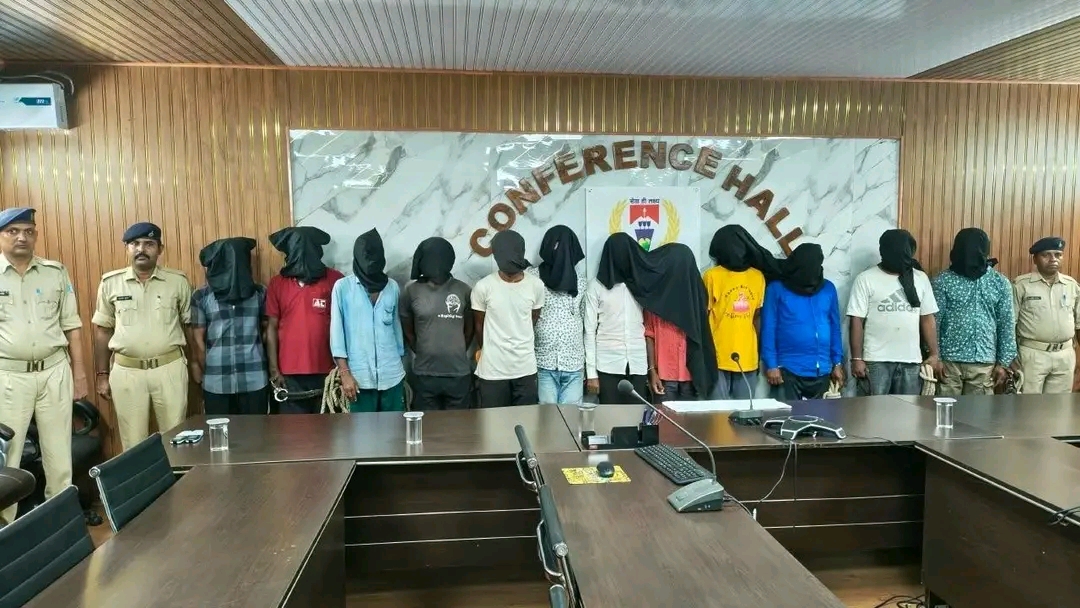 बोकारो में पुलिस का विशेष अभियान, एक रात में 33 आरोपी गिरफ्तार