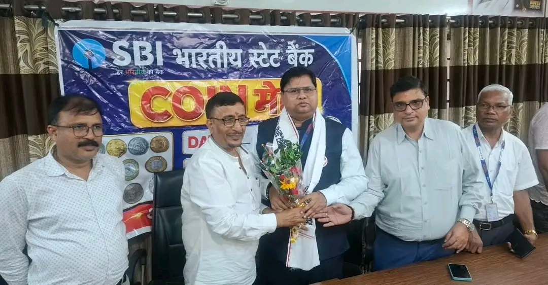धनबाद: SBI और बैंक मोड़ चैंबर की पहल, 175 व्यापारियों को बांटे ₹8 लाख के सिक्के
