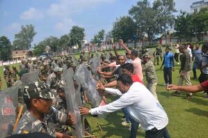दुर्गा पूजा को लेकर धनबाद पुलिस अलर्ट, एसएसपी के निर्देश पर पुलिस केंद्र में मॉक ड्रिल