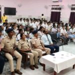 बोकारो के GGPS स्कूल में सड़क सुरक्षा जागरूकता कार्यक्रम, छात्रों को बताए यातायात के नियम