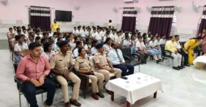 बोकारो के GGPS स्कूल में सड़क सुरक्षा जागरूकता कार्यक्रम, छात्रों को बताए यातायात के नियम