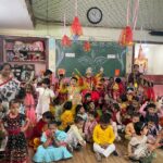 धनबाद के हैप्पी चाइल्ड नर्सरी स्कूल में दुर्गा पूजा और गरबा की धूम, देवी-देवताओं के रूप में सजे नन्हे-मुन्ने