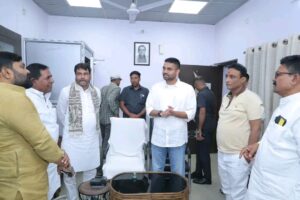 पटना में विधायक व आमजनों से मिले दीपक प्रकाश, जनसमस्याओं के समाधान के दिए निर्देश