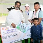 मुख्यमंत्री हेमंत सोरेन की पहल पर 6 वर्षीय अनूप बेसरा के इलाज के लिए मिली 10 लाख रुपये की सहायता