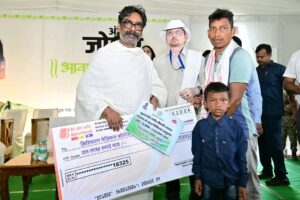 मुख्यमंत्री हेमंत सोरेन की पहल पर 6 वर्षीय अनूप बेसरा के इलाज के लिए मिली 10 लाख रुपये की सहायता