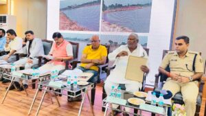 धनबाद DMFT की बैठक में शामिल हुए विधायक मथुरा प्रसाद महतो, खनन प्रभावित क्षेत्रों के विकास पर जोर