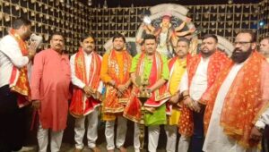 धनबाद के न्यू स्टेशन दुर्गा पूजा पंडाल में दिखेगी ‘2 इन 1’ थीम, बाहर आदिवासी संस्कृति तो अंदर गुपचुप की दुनिया