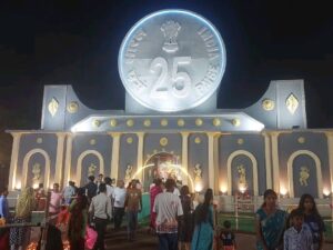 धनबाद: भूली E ब्लॉक में 25 पैसे के सिक्के की थीम पर बना अनोखा दुर्गा पूजा पंडाल