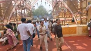 चोरबागान हादसे के बाद दुर्गापुर में अलर्ट, SDM अंकिता अग्रवाल ने पूजा पंडालों का किया निरीक्षण