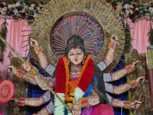 धनबाद के बरमसिया में 11 हजार पेंसिल से बनी मां दुर्गा की प्रतिमा, अनोखी कलाकृति बनी आकर्षण