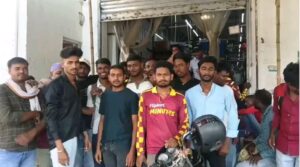 धनबाद में फ्लिपकार्ट डिलीवरी कर्मियों की हड़ताल, प्रति ऑर्डर भुगतान बढ़ाने की मांग