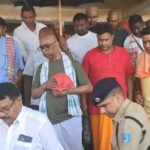 मुख्यमंत्री हेमंत सोरेन ने संथाली रीति-रिवाज से मां की अस्थियों का किया विसर्जन
