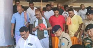 मुख्यमंत्री हेमंत सोरेन ने संथाली रीति-रिवाज से मां की अस्थियों का किया विसर्जन