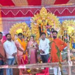 तारा देवी ने बलियापुर की दूधिया और सालपातरा बस्ती में मां दुर्गा के किए दर्शन