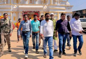 सिंदरी: करमाटांड़ दुर्गा पूजा पंडाल पहुंचे विधायक चंद्रदेव महतो, मां दुर्गा के किए दर्शन