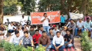 धनबाद: चार महीने से वेतन बकाया, ऊर्जा मित्रों का ESE कार्यालय के सामने धरना, प्रदर्शन की चेतावनी