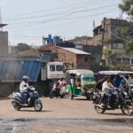 झरिया: बिना तिरपाल ढके कोयले की ढुलाई, नियमों के पालन पर उठे सवाल