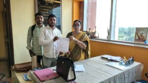 धनबाद: BBMKU में PhD नामांकन शुरू कराने की मांग, NSUI ने DSW को सौंपा ज्ञापन