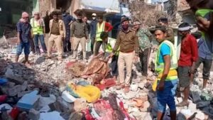 सीवान में अवैध पटाखा निर्माण के दौरान विस्फोट, 5 लोगों की मौत की खबर