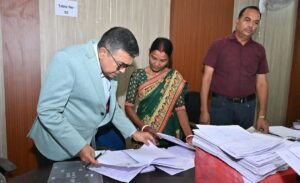 बोकारो में SIR सुनवाई की समीक्षा, डीसी अजय नाथ झा ने लंबित मामलों के जल्द निष्पादन का दिया निर्देश