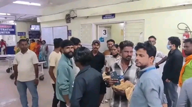 dhanbad कुसुम बिहार के समीप मिला अज्ञात युवक का शव, इलाके में मची सनसनी