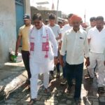 बारामुड़ी खटाल पहुंचे विधायक राज सिन्हा, प्रभावित परिवारों की समस्याएं सुनने का दिया भरोसा
