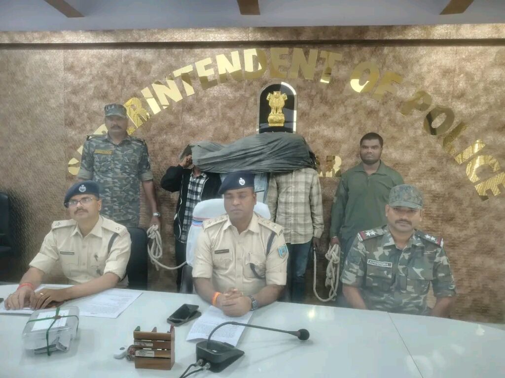लातेहार के सिकनी पेट्रोल पंप फायरिंग मामले का खुलासा, हथियार के साथ तीन गिरफ्तार