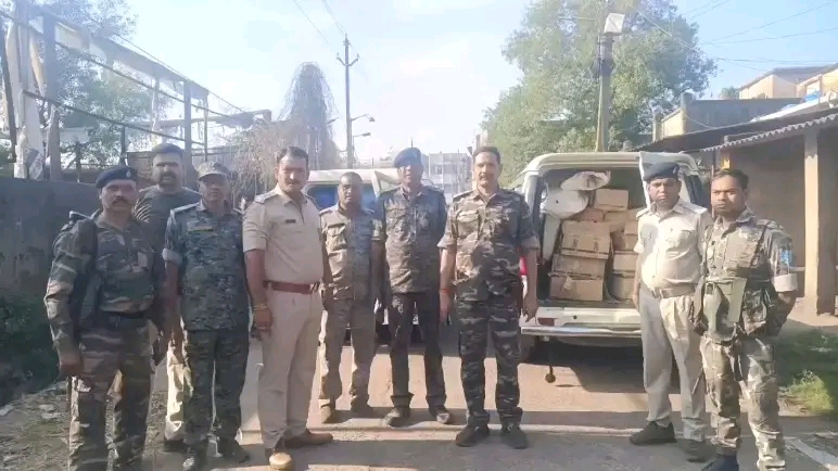 झरिया में कथित नकली शराब फैक्ट्री का भंडाफोड़, भारी मात्रा में सामग्री जब्त