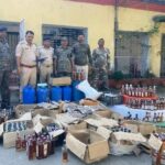 धनबाद में सरकारी क्वार्टर पर छापेमारी, 40 लीटर स्पिरिट और 550 शराब के लेबल जब्त