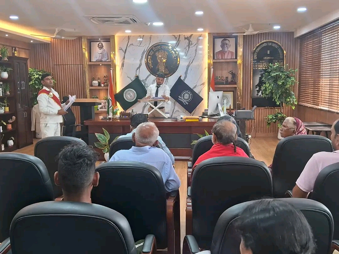 जनता दरबार में बुजुर्ग बहादुर राय की राशन समस्या का समाधान, दो महीने बाद मिला अनाज