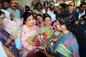 गिरिडीह दौरे पर पहुंचीं विधायक कल्पना सोरेन, झामुमो कार्यकर्ताओं ने किया स्वागत
