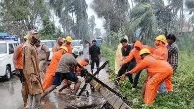 आंध्र प्रदेश में चक्रवात से 5 लोगों की मौत का दावा, CM चंद्रबाबू नायडू के हवाले से खबर