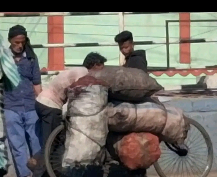 बैंक मोड़ ओवरब्रिज पर SSP के नाम पोस्टर लगाकर अवैध वसूली का आरोप, जांच की मांग