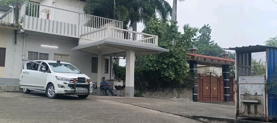 बराकर में उद्योगपति के भाई के आवास पर ED की छापेमारी, पांच गाड़ियों से पहुंची टीम