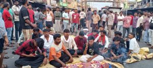 बलियापुर चौक पर सड़क हादसे के बाद हंगामा, युवक की मौत से आक्रोशित ग्रामीणों ने किया जाम