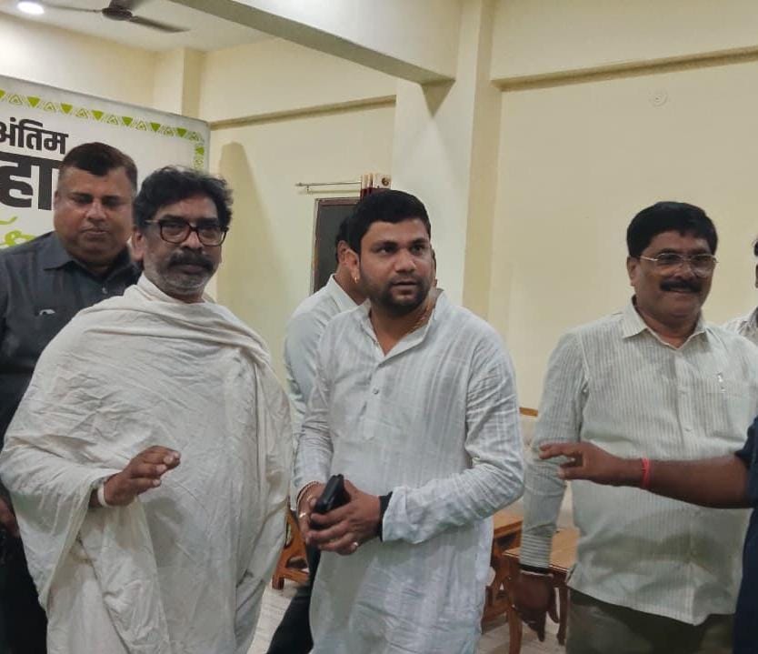 मुख्यमंत्री हेमंत सोरेन से मुलाकात कर रूपी सोरेन के निधन पर जताई संवेदना