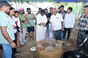 मां रूपी सोरेन के श्राद्धकर्म में सीएम हेमंत सोरेन ने की चूल्हे की पूजा, परंपरागत रीति-रिवाजों का किया पालन