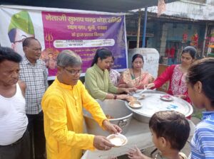भूली के श्याम नगर में नेताजी सुभाष चंद्र बोस समिति ने किया भोग-प्रसाद वितरण
