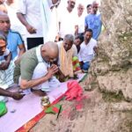 मुख्यमंत्री हेमंत सोरेन ने रजरप्पा में मां रूपी सोरेन की अस्थियों का किया विसर्जन