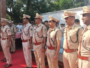धनबाद में पुलिस संस्मरण दिवस पर शहीद जवानों को श्रद्धांजलि, परिजन सम्मानित