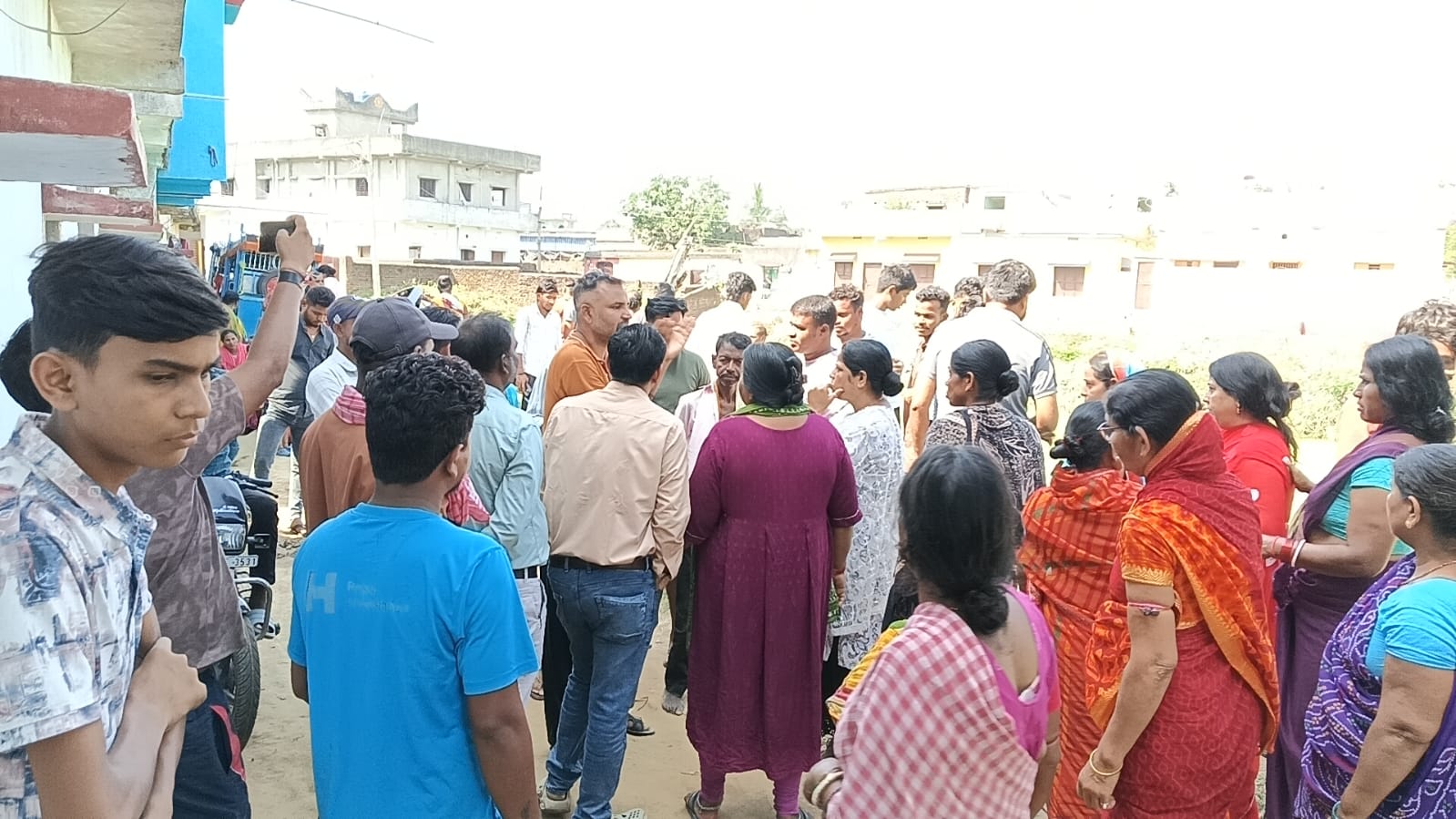 धनबाद: बारामुड़ी का 100 साल पुराना गाड़ियाहाट तालाब बदहाल, छठ पूजा से पहले सफाई की मांग