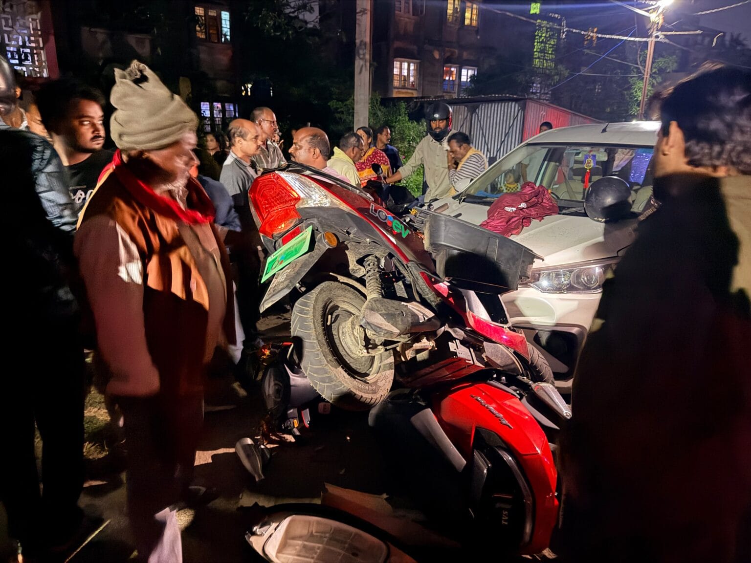 रांची में नशे में कार चलाने का आरोप, दारोगा समेत दो लोग गंभीर रूप से घायल