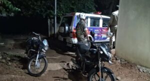 कतरास में जुए के अड्डे पर पुलिस की छापेमारी, दो युवक गिरफ्तार