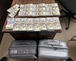 हैदराबाद एयरपोर्ट पर 1.56 करोड़ रुपये की विदेशी मुद्रा जब्त, दो यात्री गिरफ्तार